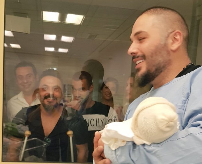 رامي عياش يحتفل بمولد طفلته