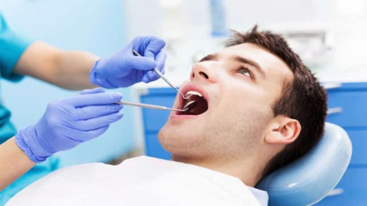 زيارة طبيب الأسنان